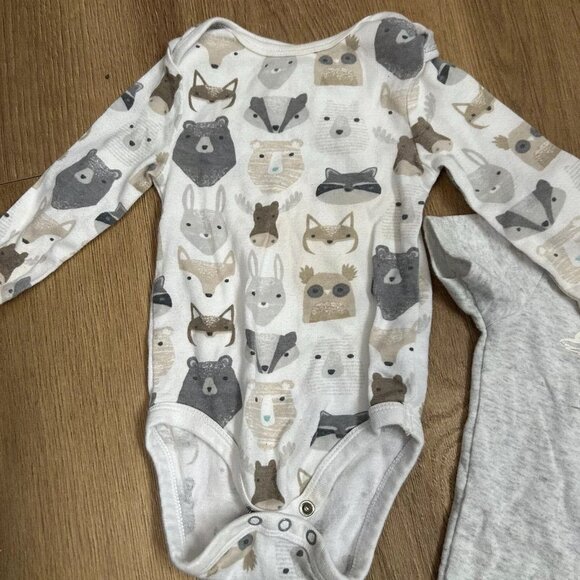 Carter's Cloud Island Baby 6-9 months one piece bodysuits 3 outfits shirts - Picture 7 of 7